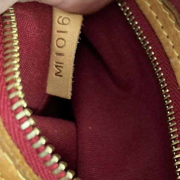 Authentic Louis Vuitton monogram Vernis PM Reade small tote. Cute! - Picture 8 of 16